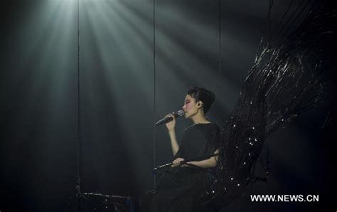  Faye Wong's Enigma Concert: A Labyrinth of Melodies and Mysticism